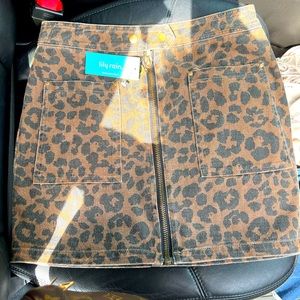 NEW WITH TAGS! Size large leopard skirt.